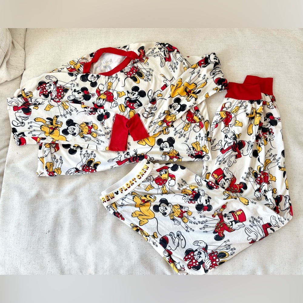 Disney x Macy’s Parade Balloon Matching Family PJs (unisex) Size M - Picture 2 of 6